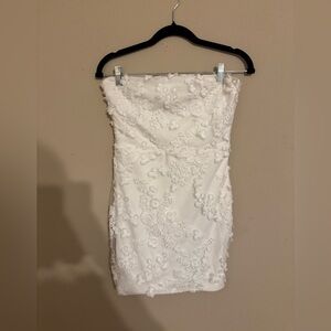 Lena Brand
Size Small
Lena Strapless White Floral Dress